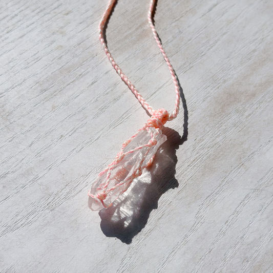 世界に一つあなたを守るマクラメ水晶ネックレス✨ライトピンク