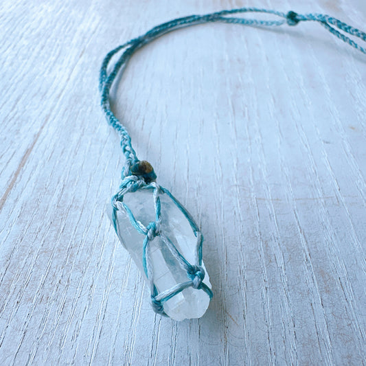 世界に一つあなたを守るマクラメ水晶ネックレス✨ブルー