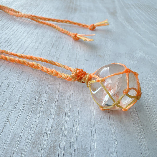 世界に一つあなたを守るマクラメ丸玉水晶ネックレス✨オレンジ