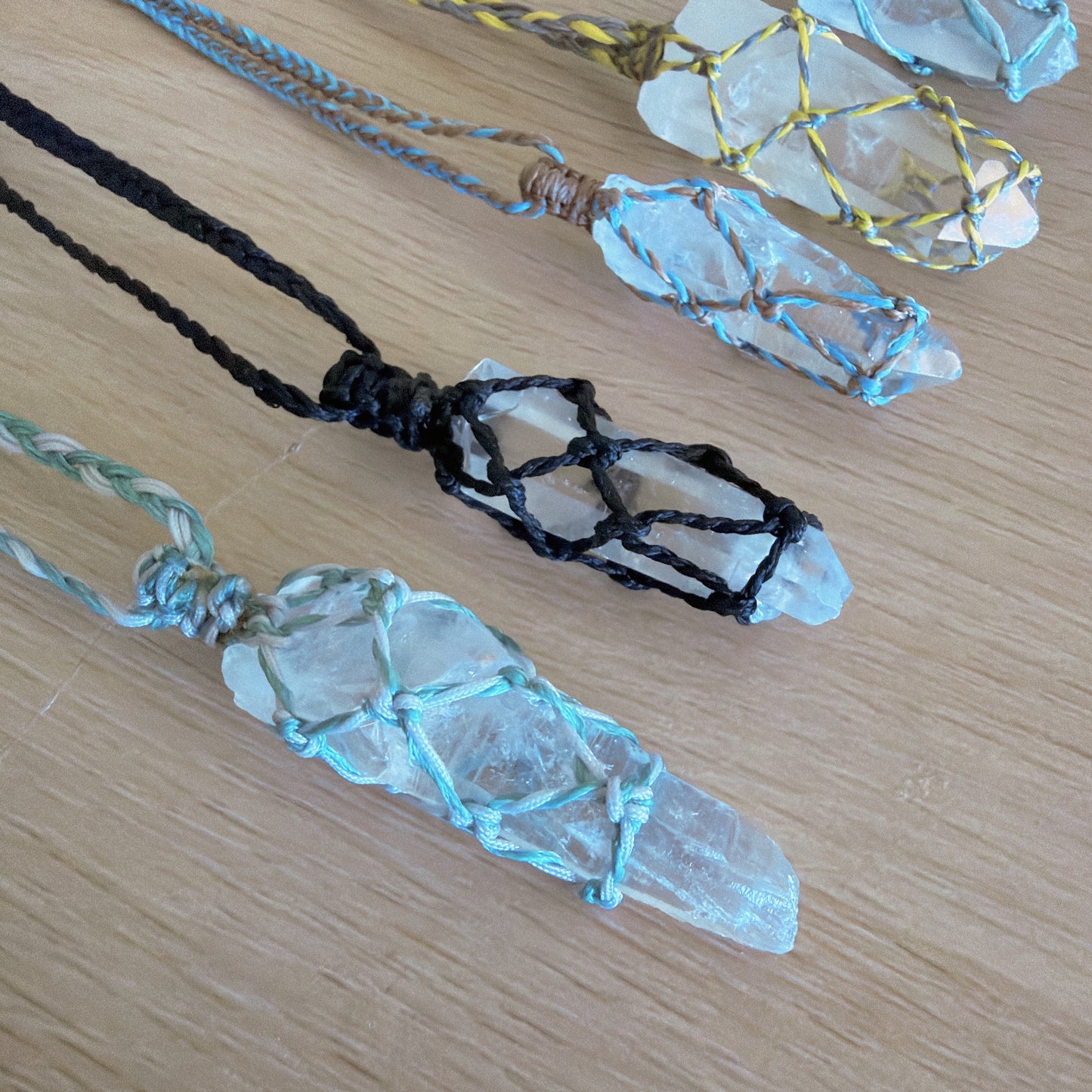 🌺ハワイ満月浄化｜世界にひとつの原石水晶 マクラメお守りアクセサリー🌕✨