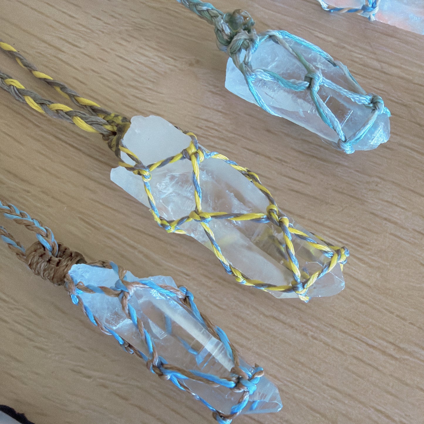 🌺ハワイ満月浄化｜世界にひとつの原石水晶 マクラメお守りアクセサリー🌕✨