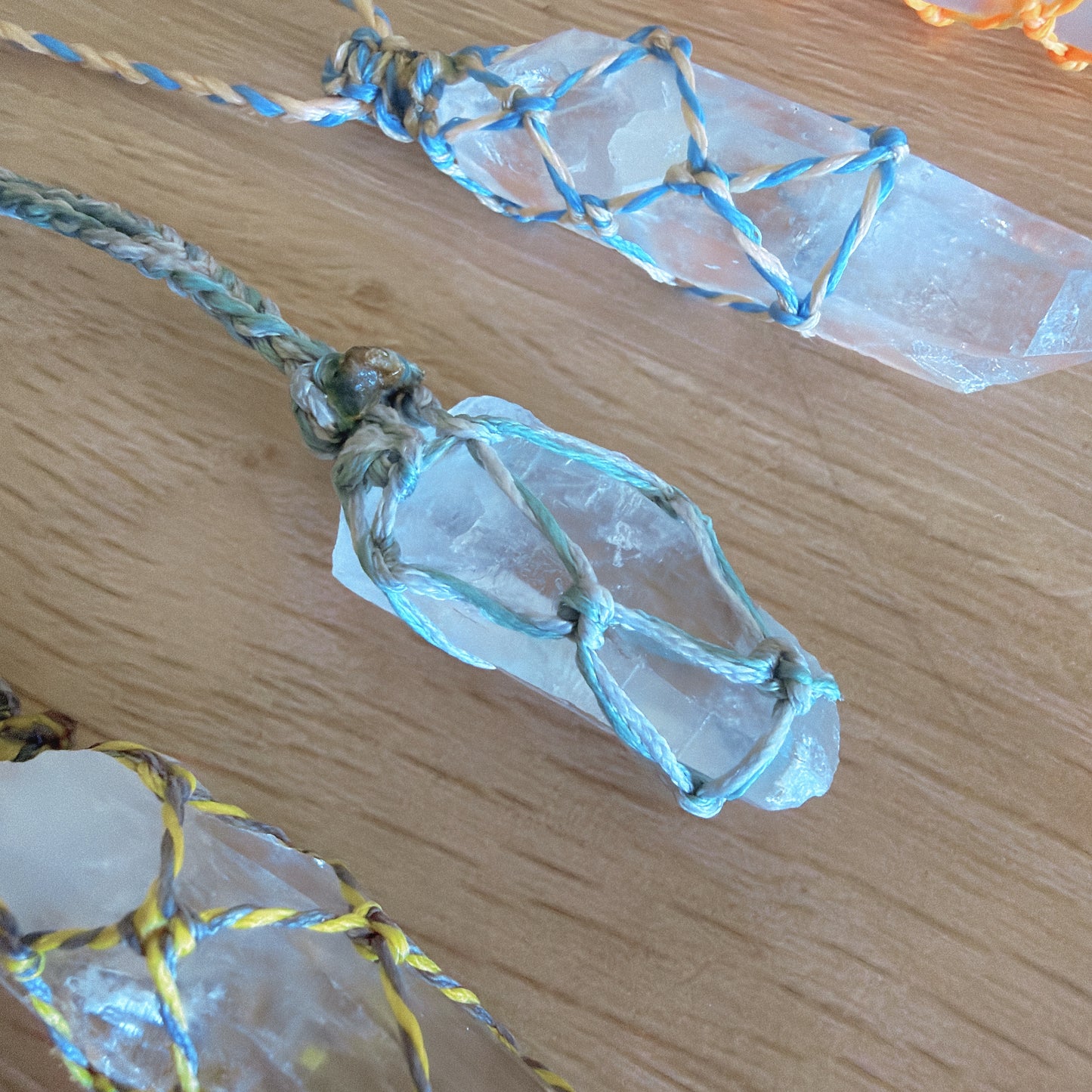 🌺ハワイ満月浄化｜世界にひとつの原石水晶 マクラメお守りアクセサリー🌕✨