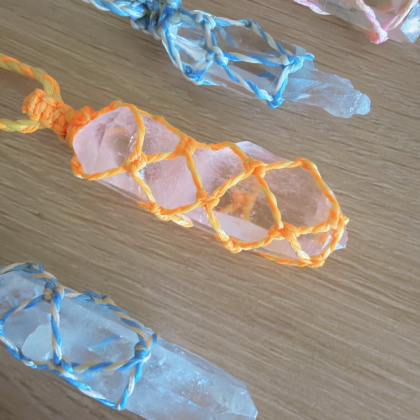 🌺ハワイ満月浄化｜世界にひとつの原石水晶 マクラメお守りアクセサリー🌕✨