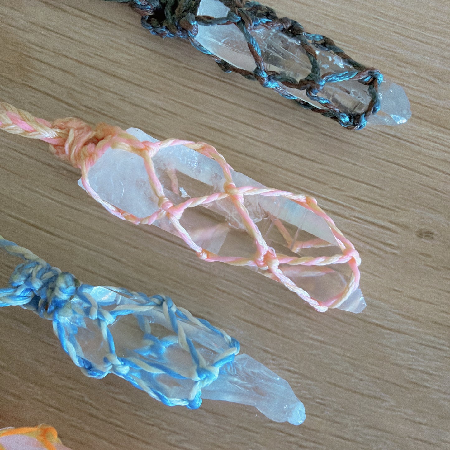 🌺ハワイ満月浄化｜世界にひとつの原石水晶 マクラメお守りアクセサリー🌕✨