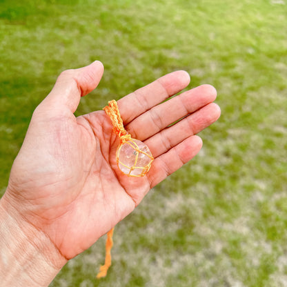 世界に一つあなたを守るマクラメ丸玉水晶ネックレス✨オレンジ